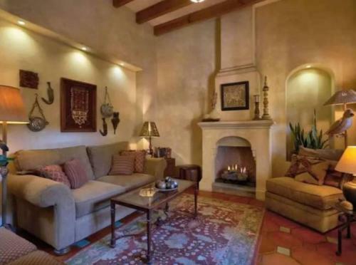 Luxurious 2 Bedroom Home With Fireplace