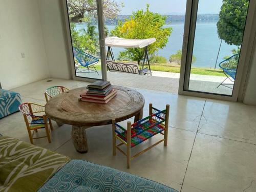 Espectacular Casa A La Orilla Del Lago