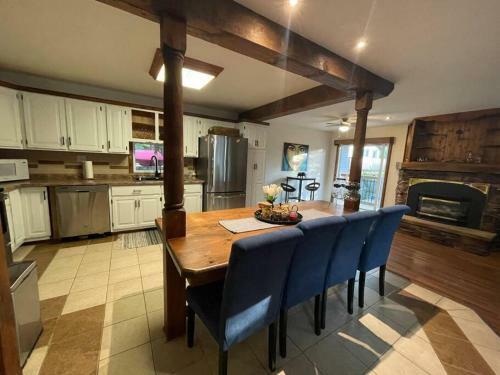 Cheerful 4-bedroom Cottage In Nature Setting