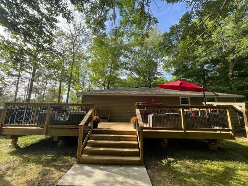 Cheerful 4-bedroom Cottage In Nature Setting