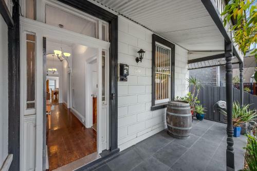 Villa Staycentral - Richmond Residence