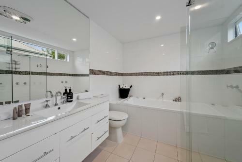 Villa Staycentral - Richmond Residence