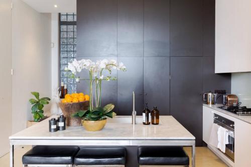 Villa Architectural Home, Pool Oasis/ Steps From Trendy Chapel St.