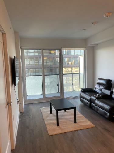 Apartamento Modern Condo On Bloor