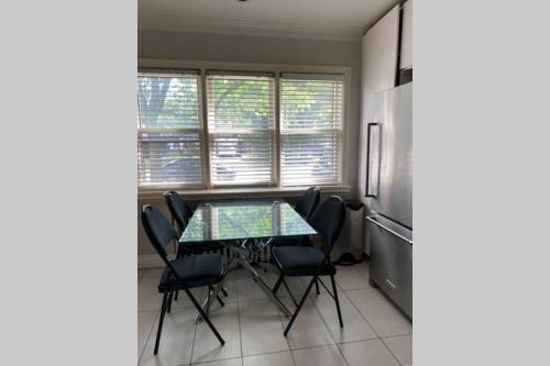 Apartamento Cheerful 3 Bedroom Resedential Home