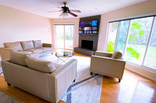 Private Hilltop Villa W/pool, Office & Fiber Wifi
