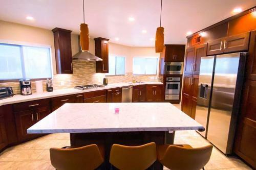 Private Hilltop Villa W/pool, Office & Fiber Wifi