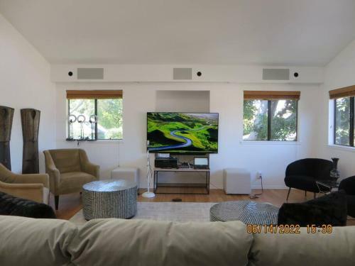 Cool Pad 2 Electric Car Garage Beach Central 8 Ok