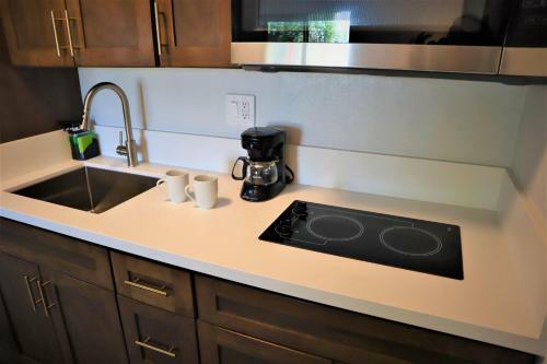Hotel Homestay Suites - Studios & Spas