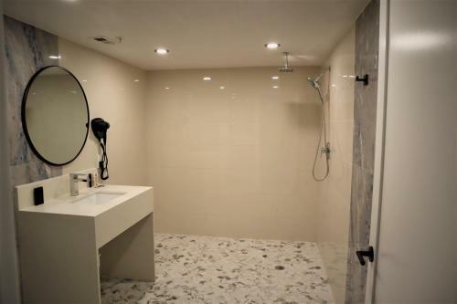 Hotel Homestay Suites - Studios & Spas