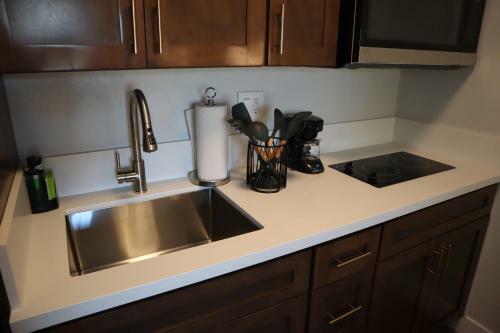 Hotel Homestay Suites - Studios & Spas