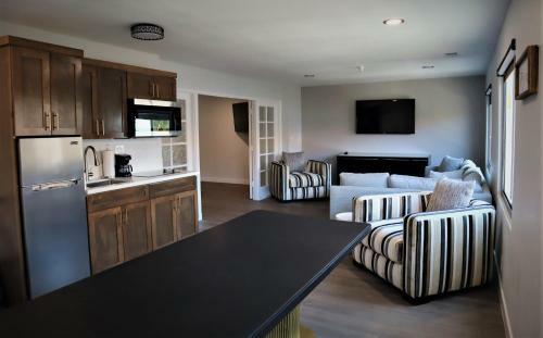Hotel Homestay Suites - Studios & Spas