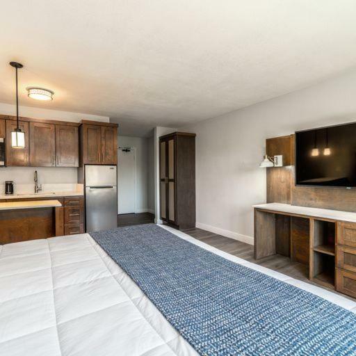 Hotel Homestay Suites - Studios & Spas