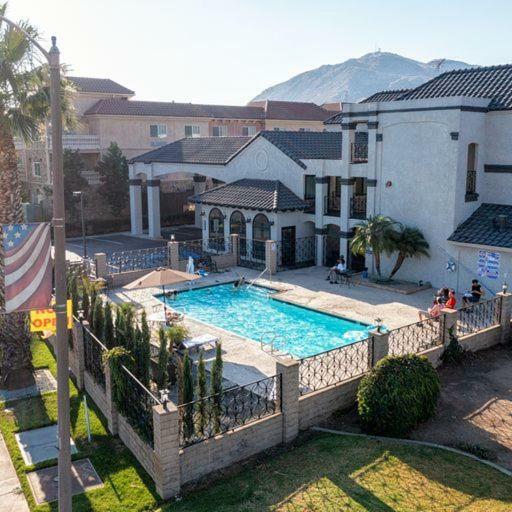Hotel Homestay Suites - Studios & Spas