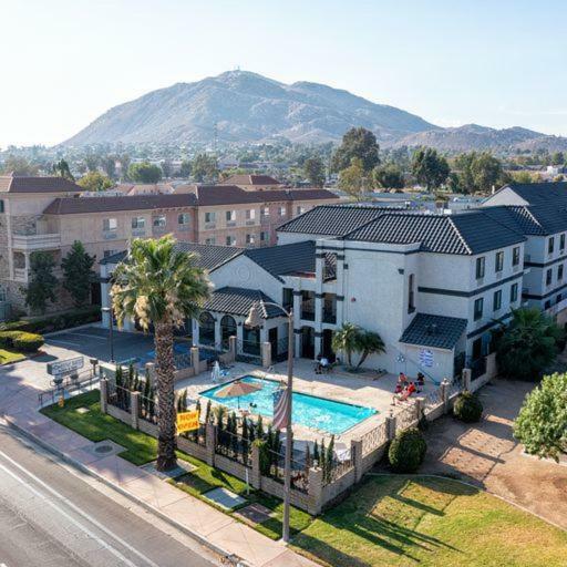 Hotel Homestay Suites - Studios & Spas
