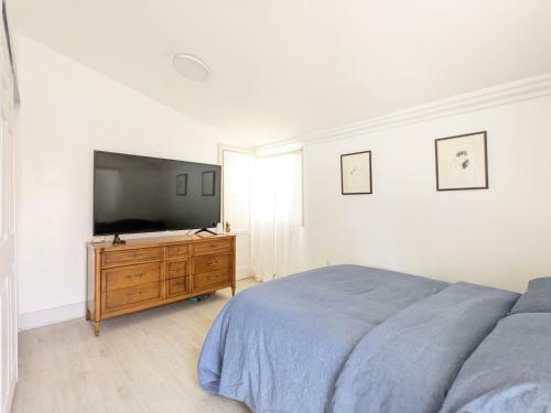 2 Bed / 2 Bath Steps From Circle Of Orange
