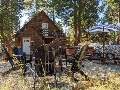 Whimsical Cabin In The Woods With Spa, Fireplace And Pet Friendly
