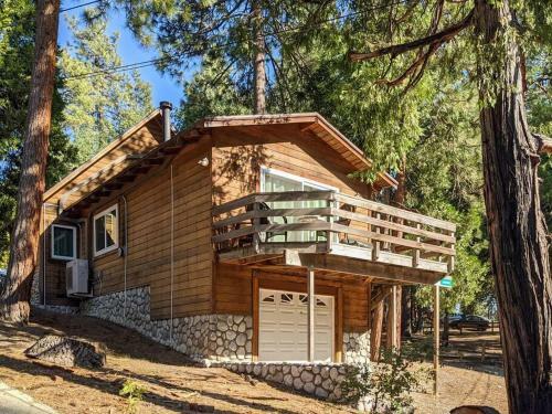 Whimsical Cabin In The Woods With Spa, Fireplace And Pet Friendly