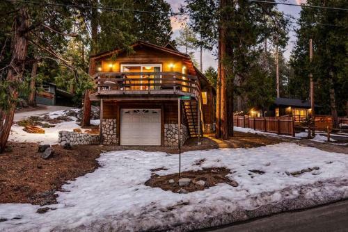 Whimsical Cabin In The Woods With Spa, Fireplace And Pet Friendly