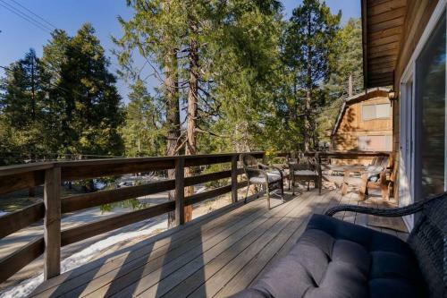 Whimsical Cabin In The Woods With Spa, Fireplace And Pet Friendly