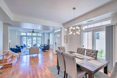 Chic Home With Patios, Steps To Oceanside Beach