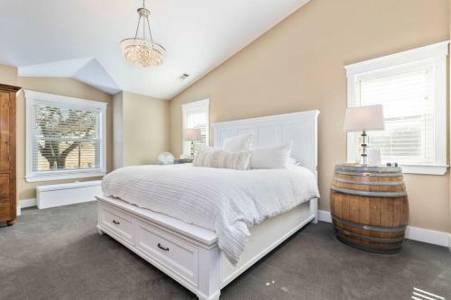 Wine Country Modern Farmhouse W/ Heated Pool & Spa