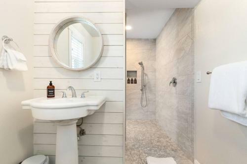 Wine Country Modern Farmhouse W/ Heated Pool & Spa