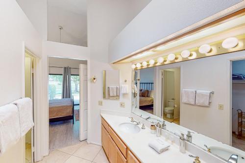 Palm Desert Resorter 16-18