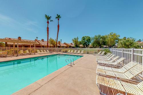 Palm Desert Resorter 16-18