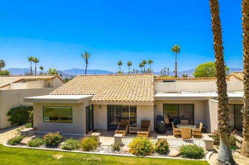 Chic Palm Desert Resort Home Steps To Pool!
