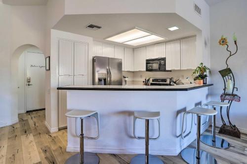 Palm Desert Townhome With Patio, Community Pool