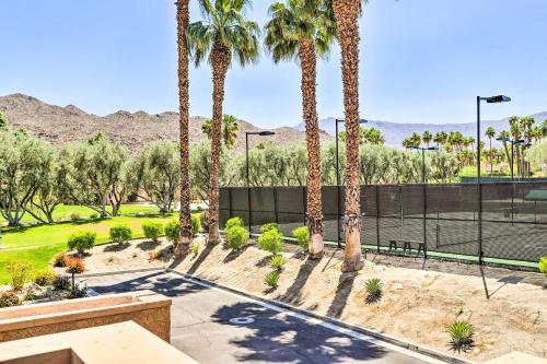 Palm Desert Townhome With Patio, Community Pool