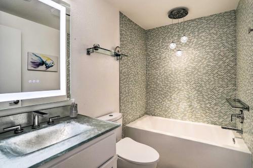 Palm Desert Townhome With Patio, Community Pool
