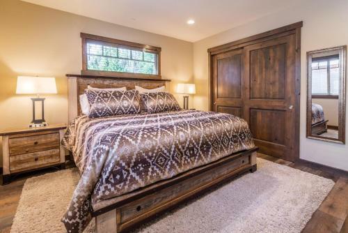 #514 Ski In Ski Out Mountainside Home