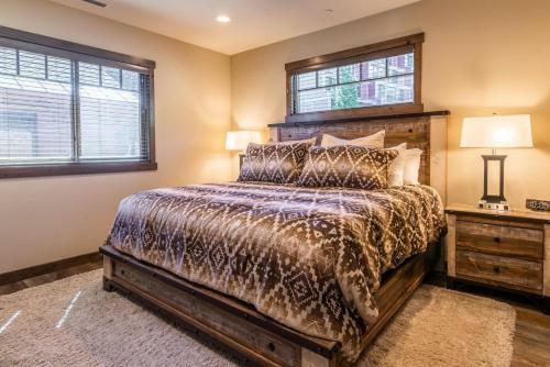 #514 Ski In Ski Out Mountainside Home