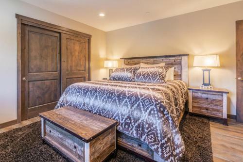 #514 Ski In Ski Out Mountainside Home
