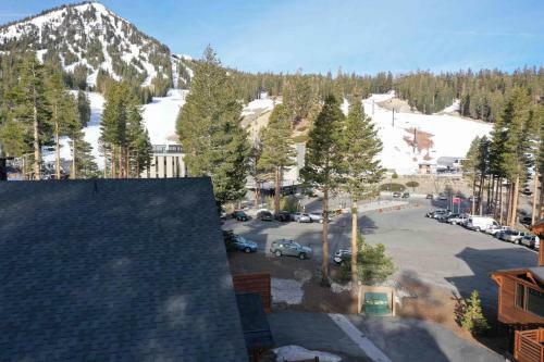 #514 Ski In Ski Out Mountainside Home