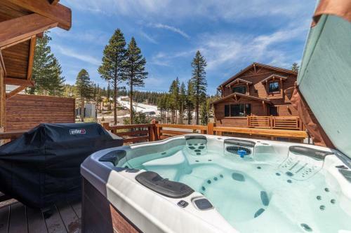 #513 Ski In Ski Out Mountainside Home