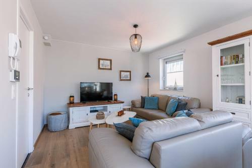 Centrally Located Apartment With Sunny Terrace
