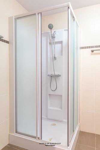 Spacious Apartment With Free Parkingspace Close To The Sea