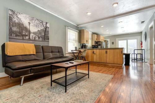 Gorgeous Midtown Get Away With Great Location