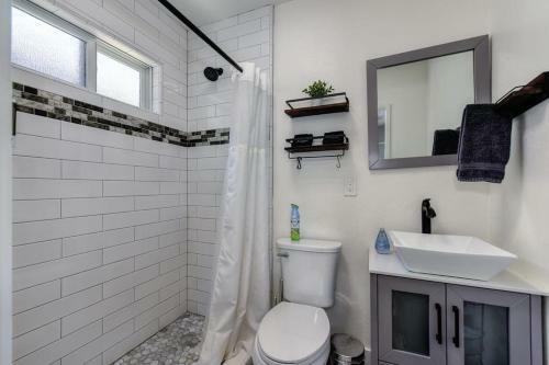 Gorgeous Midtown Get Away With Great Location