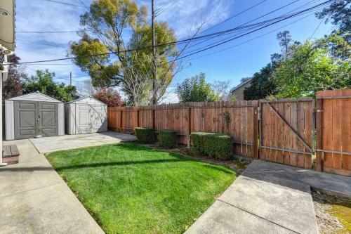 Vibrant Fab 40's Hotel Style Home East Sacramento
