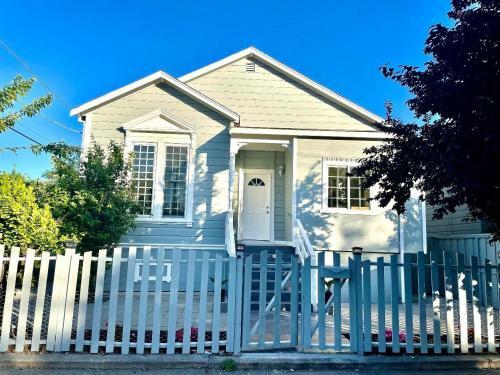 Stunning Classic & Cozy Victorian Home In Sanjose