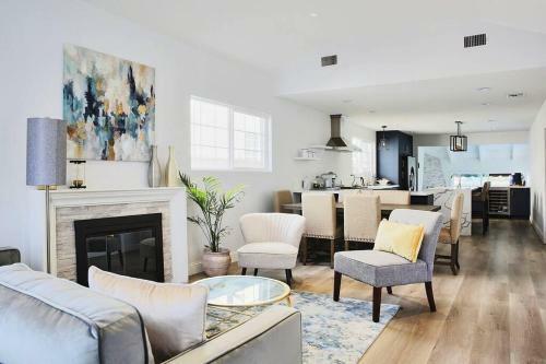 Villa Gorgeous Newly Remodeled Home + Pool
