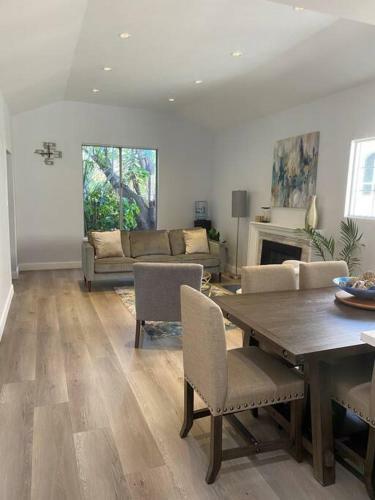 Villa Gorgeous Newly Remodeled Home + Pool