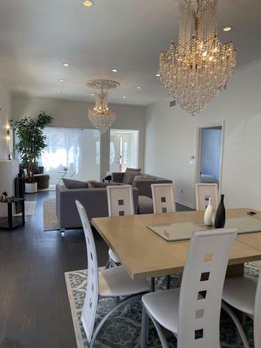 Adorable 3bd, 3ba Home In Beverly Hills