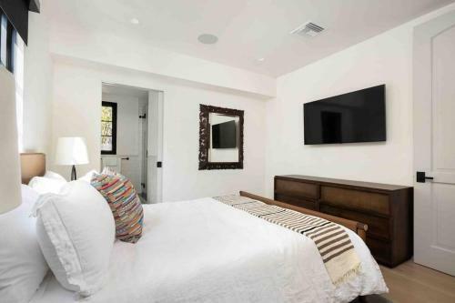 Villa House On The Sunset Strip