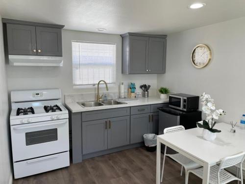 La Modern Guest House