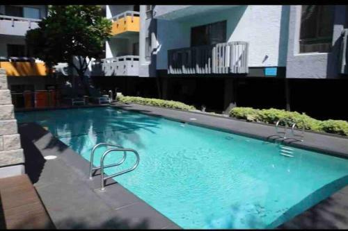 Spacious Modern Studio Apartment With Free Parking In Koreatown